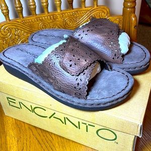 New in Box!! Encanto Jaunita Size 8